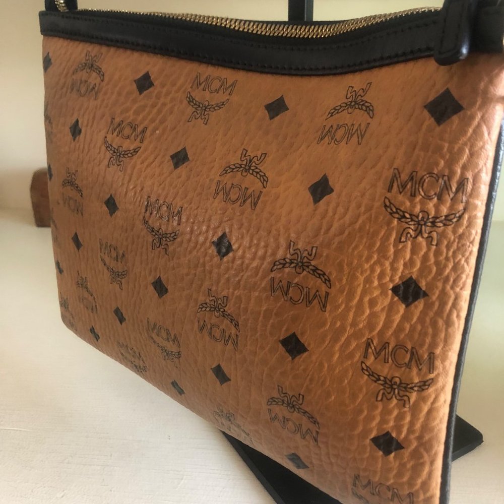 MCM Authentic Zip Pouch Viesto Wristlet In Cognac - Picture 2 of 13